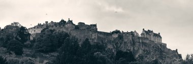 Edinburgh Kalesi Panorama şehrin en ünlü simgesidir. Birleşik Krallık.