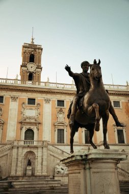 Roma, İtalya 'da Marcus Aurelius heykeli ile Piazza del Campidoglio.