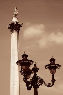 Londra'da Nelson'ın sütun ve vintage lamba.