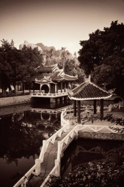 Gulangyu, Xiamen, Fujian, Çin 'deki geleneksel Çin mimarisi ile Shu Zhuang Bahçesi.