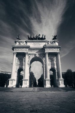 Barış Kemeri, veya İtalyanca Arco della Pace, Milano, İtalya.