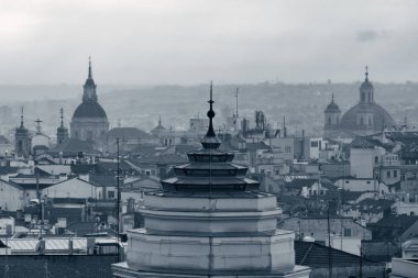 Madrid 'in İspanya' daki şehrin çatı manzarası.
