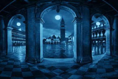 İtalya, Venedik 'teki Piazza San Marco' daki koridor gece görüşü.