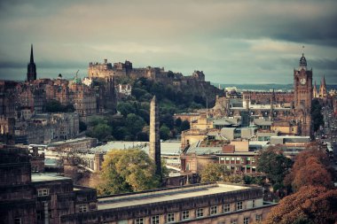 Edinburgh şehrinin ufuk çizgisi Calton Hill 'den görülüyor. Birleşik Krallık.