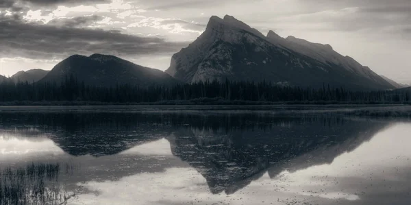 Vermillion Lake Nascer Sol Parque Nacional Banff Canadá — Fotografia de Stock