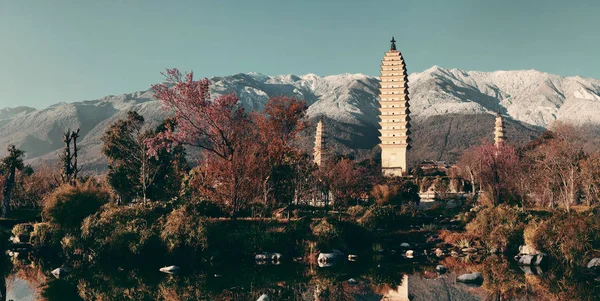 Starożytna Pagoda Starym Mieście Dali Zakrytym Śniegiem Cangshan Yunnan Chiny — Zdjęcie stockowe