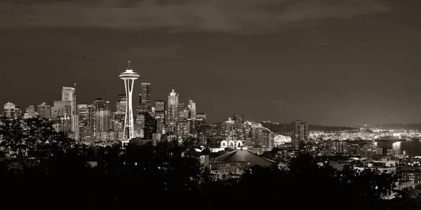 Die Skyline Von Seattle Bei Nacht Mit Städtischen Bürogebäuden Vom — Stockfoto