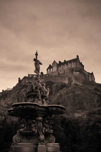 Château Édimbourg Avec Fontaine Comme Célèbre Monument Ville Royaume Uni — Photo