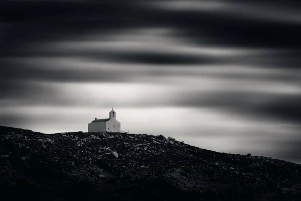 Samotny Kościół Szczycie Wzgórza Wyspie Mykonos Grecja — Zdjęcie stockowe