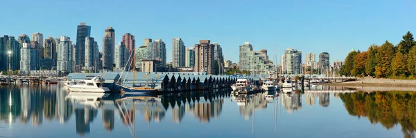 Vancouver Downtown Városi Épületek Hajó Víz Gondolatokkal — Stock Fotó