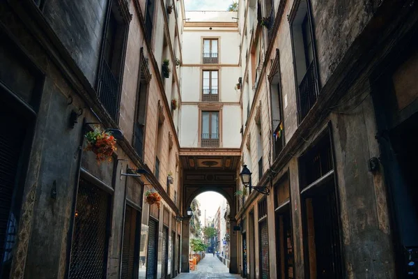 Vista Rua Pequeno Beco Com Edifícios Históricos Madrid Espanha — Fotografia de Stock