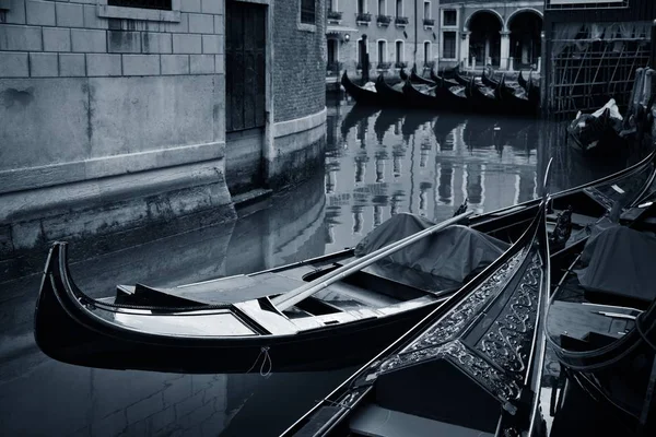 Parque Góndola Agua Canal Venecia Con Edificios Históricos Italia —  Fotos de Stock