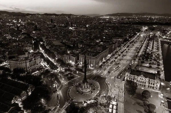 クリストファー コロンブスの記念碑の空中写真は スペイン バルセロナの夜 — ストック写真
