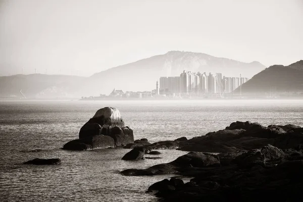 Xiamen Cidade Skyline Rocha Costa Fujian China — Fotografia de Stock