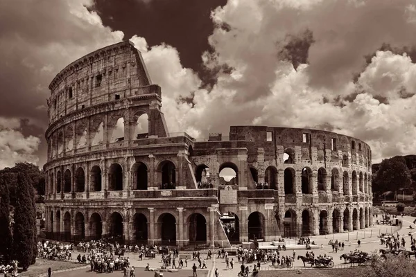 Coliseo Día Nublado Hito Mundialmente Conocido Símbolo Roma Italia — Foto de Stock