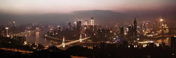 Chongqing Urban Arkitektur Byens Skyline Panorama Natten Kina - Stock-foto