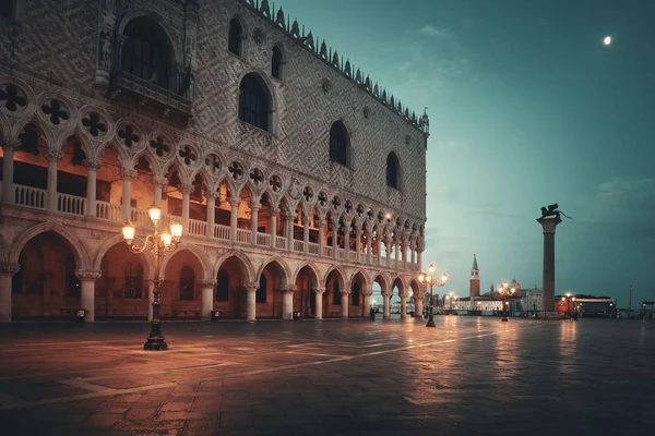 Szent Márk Tér Éjjel Történelmi Építészettel San Giorgio Maggiore Templommal — Stock Fotó