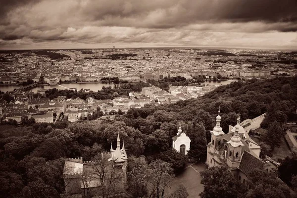 Prag Skyline Och Bro Över Floden Tjeckien — Stockfoto