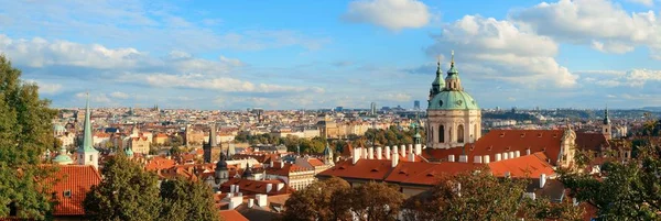 Прага Вид Крышу Церковью Куполом Чешской Республике — стоковое фото