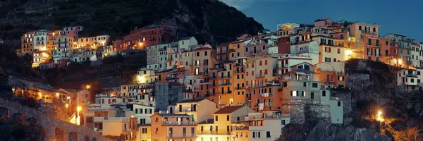 Panoramisch Uitzicht Gebouwen Italiaanse Stijl Boven Klif Manarola Cinque Terre — Stockfoto