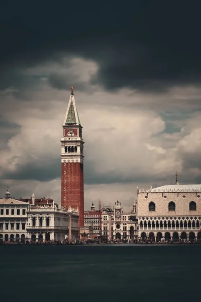 Pohled Nábřeží Zvonice Historických Budov Náměstí Piazza San Marco Benátkách — Stock fotografie