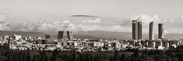 Vista Para Telhado Madrid Horizonte Cidade Com Arranha Céus Distritais — Fotografia de Stock
