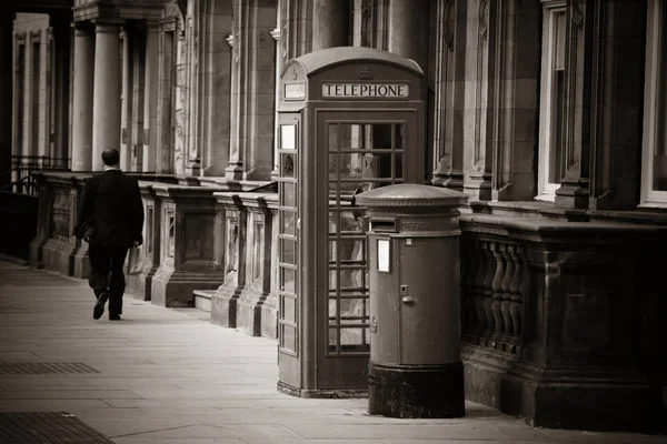 Edimburgo Calle Vista Con Cabina Teléfono Reino Unido —  Fotos de Stock