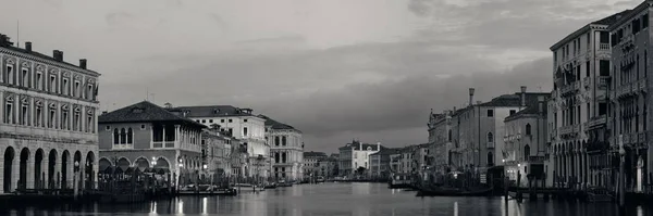 威尼斯运河以历史建筑俯瞰全景 意大利 — 图库照片