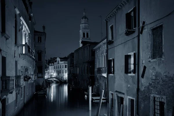 Velencei Csatorna Kilátás Éjjel Harangtorony Történelmi Épületek Olaszország — Stock Fotó