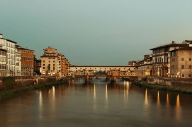 Floransa Ponte Vecchio alacakaranlık