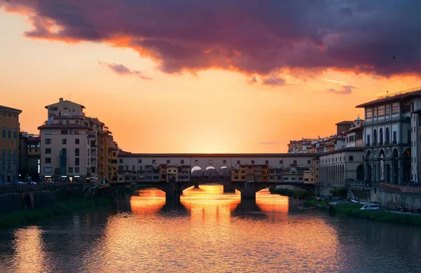 Florencja Ponte Vecchio wschód słońca — Zdjęcie stockowe