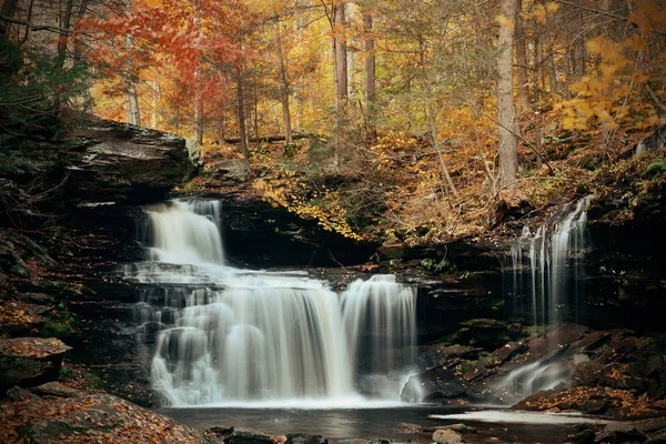 Cascadas de otoño — Foto de Stock