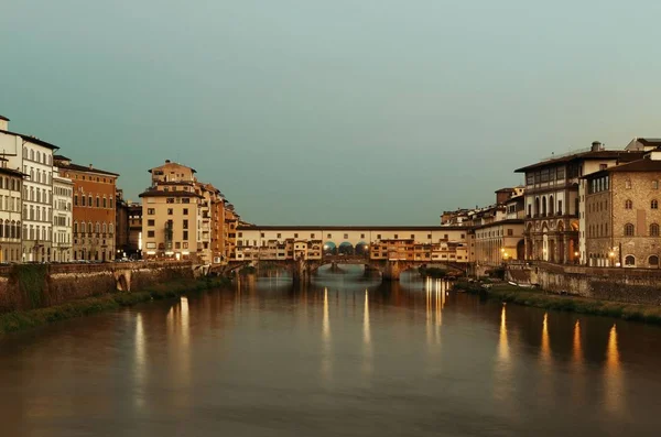 Florence Ponte Vecchio schemering — Stockfoto