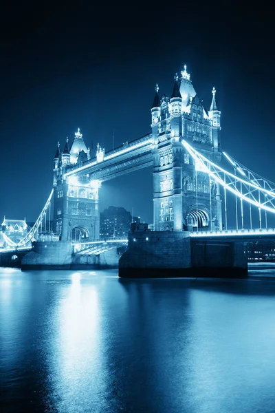 Tower Bridge 's nachts — Stockfoto