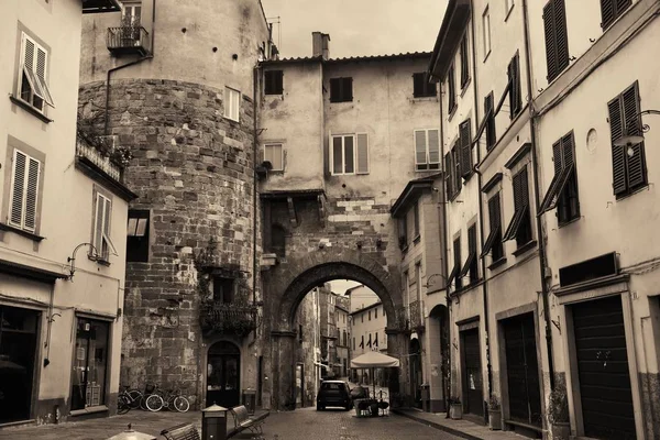 Torbogen der Lucca-Straße — Stockfoto