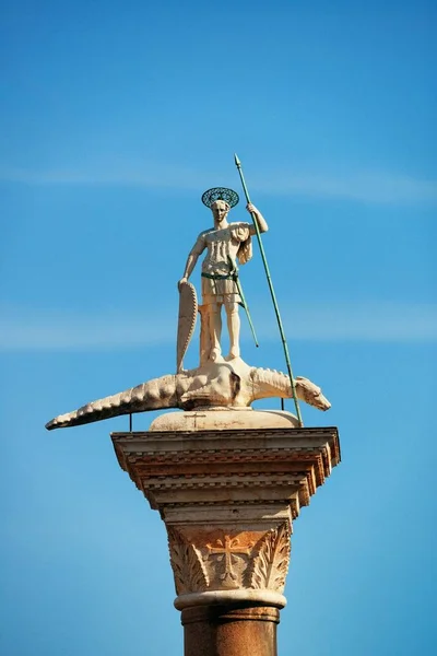 Statue Piazza San Marco — Photo