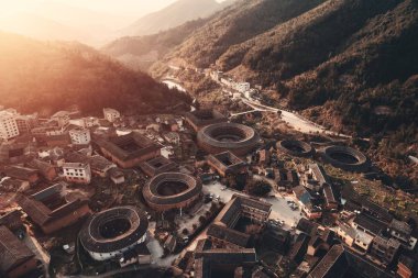 Fujian Tulou havadan görünümü günbatımı