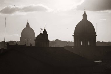 Roma günbatımı çatı görünümü