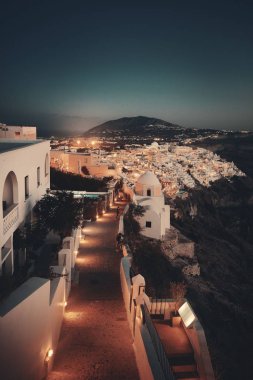 Santorini manzarası gece sokak