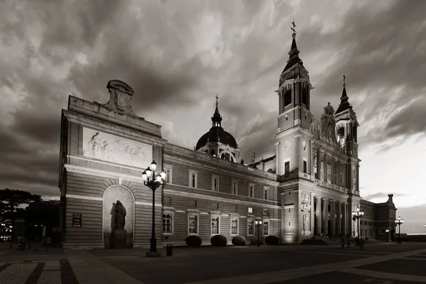 Madrid Cathedral of Saint Mary Royal av La Almudena — Stockfoto