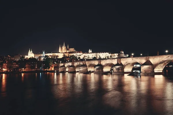 Prager Skyline und Brücke — Stockfoto