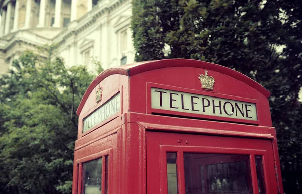 Red telephone booth — Stock Photo, Image