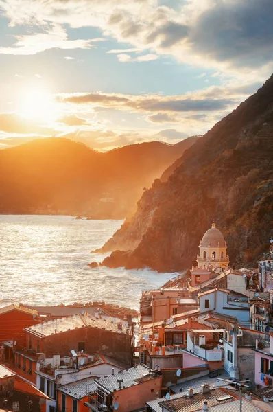 Vernazza zonsondergang in Cinque Terre — Stockfoto