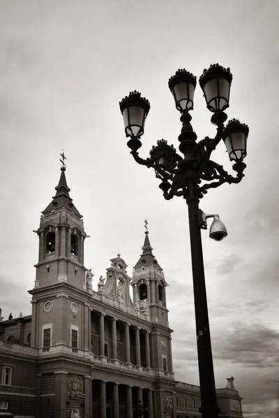 Kathedraal van Madrid van de Heilige Maria de Koninklijke van La Almudena — Stockfoto