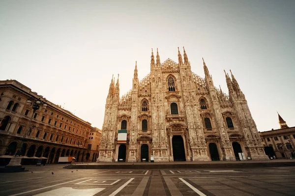 Milano Katedrali'ne kare — Stok fotoğraf