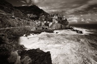 Siyah ve beyaz Manarola Cinque Terre içinde 