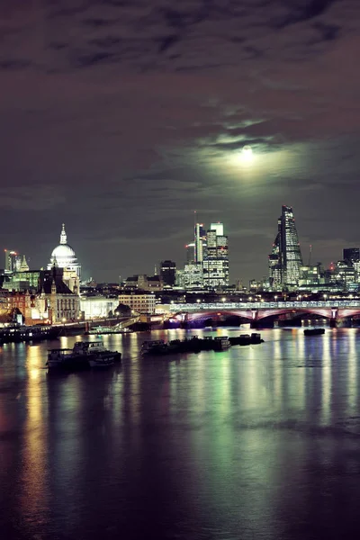Лондонский городской пейзаж — стоковое фото