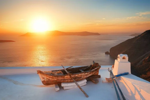 Santorini Island Freizeit Rettungsboot Sonnenuntergang — Stockfoto