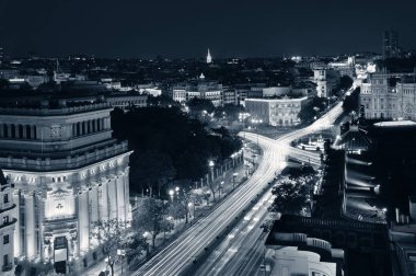 Gece Madrid çatı görünümü