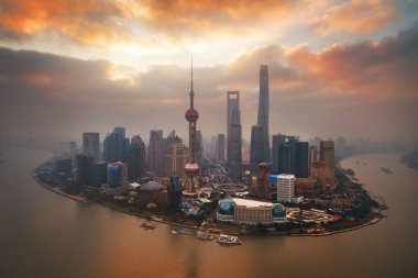 Shanghai Pudong iş bölgesi ile şehir gündoğumu havadan görünümü